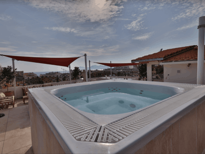 Prestigious Cannes Residence with Rooftop, Sauna & 64 Guest Capacity