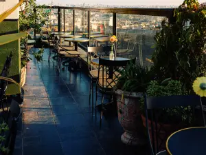 Rooftop Paris: 360° Views & Chic Garden Events