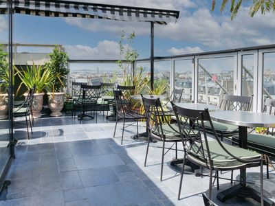 Rooftop Paris: 360° Views & Chic Garden Events