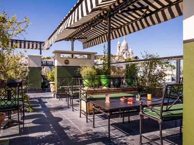 Rooftop Paris: 360° Views & Chic Garden Events
