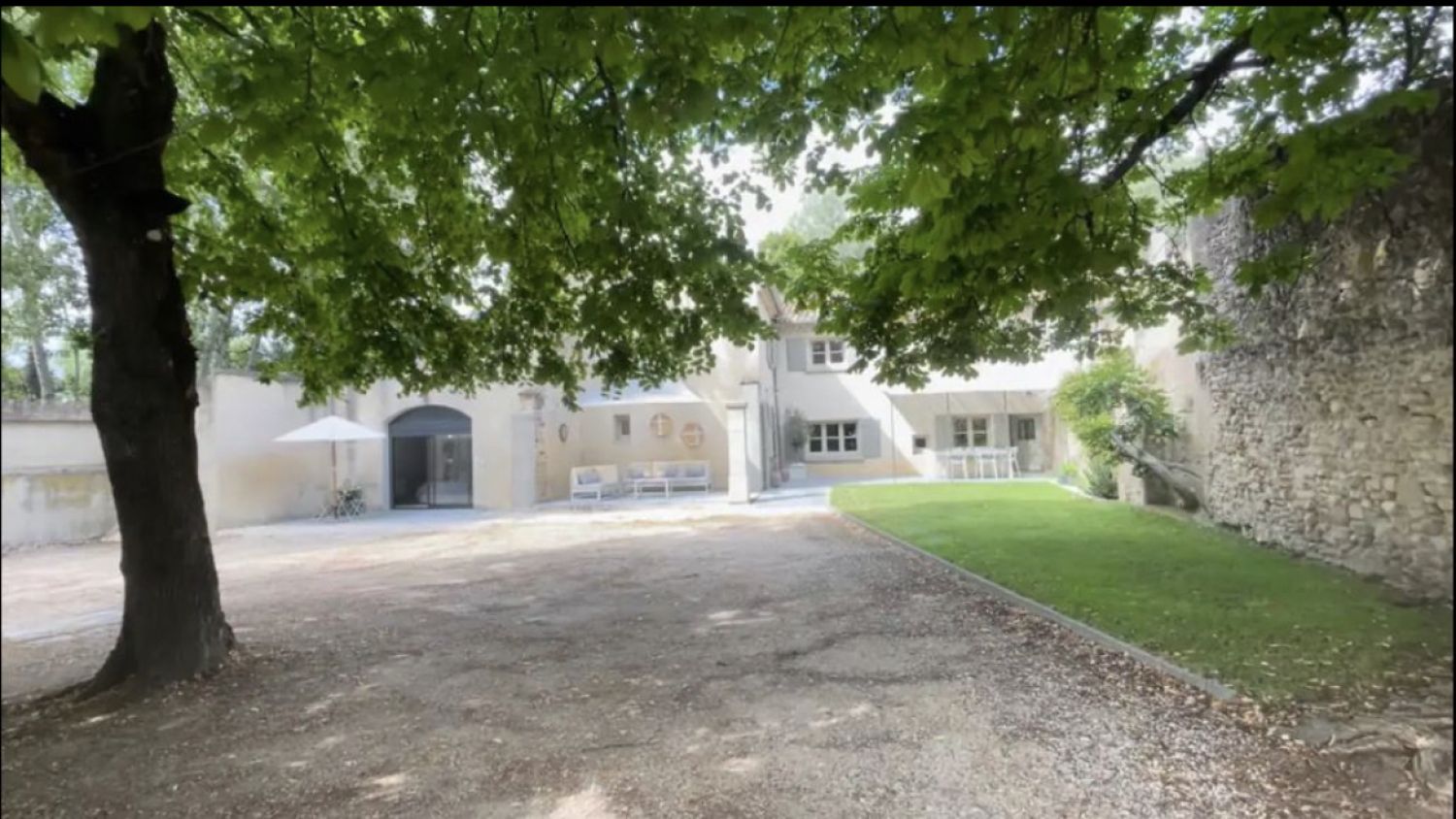 Maison ancienne à l'abri du vent