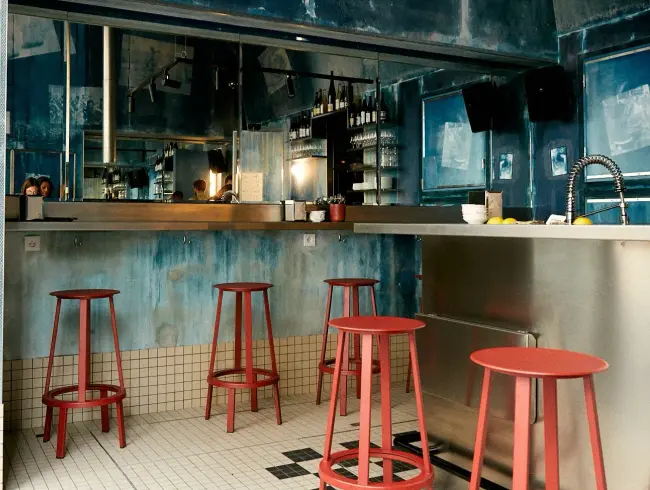 Seafood & Event Venue in Montmartre with Terrace & Raw Steel Design