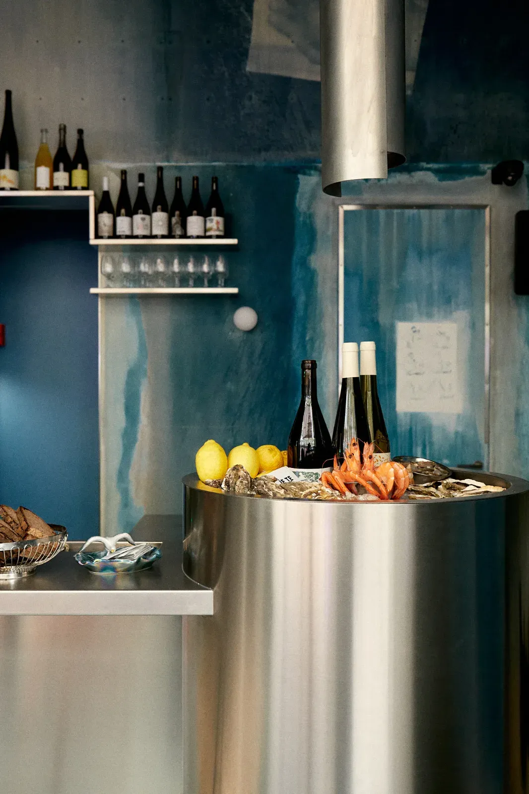 Seafood & Event Venue in Montmartre with Terrace & Raw Steel Design