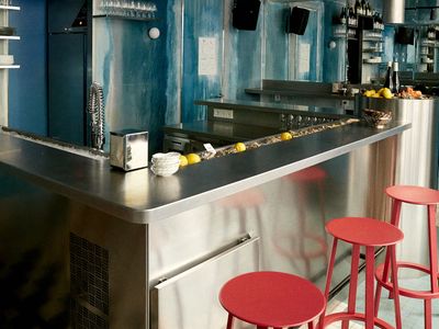 Seafood & Event Venue in Montmartre with Terrace & Raw Steel Design