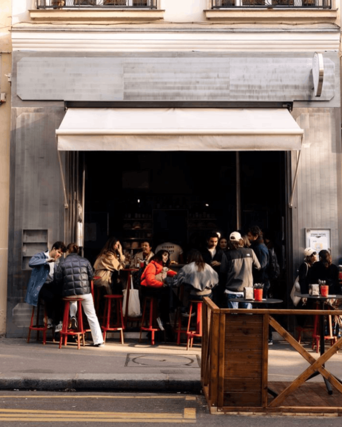 Seafood & Event Venue in Montmartre with Terrace & Raw Steel Design