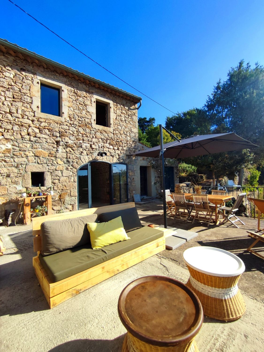 18th century stone silkworm farm, 1 hectare terraced park, Ardèche 