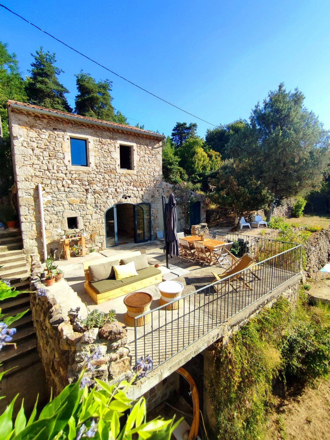 18th century stone silkworm farm, 1 hectare terraced park, Ardèche 