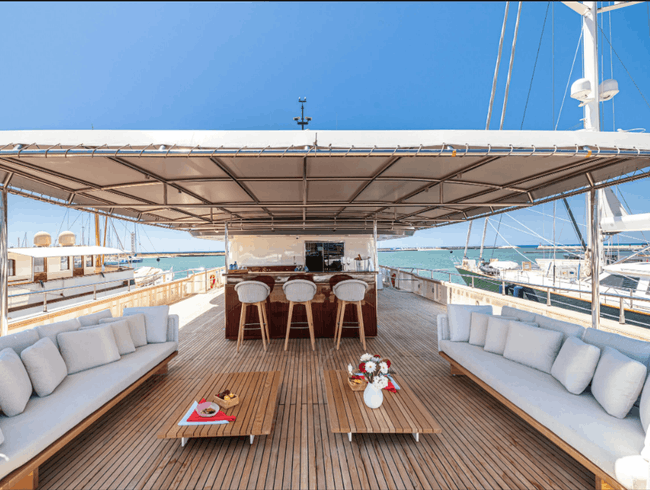 Luxury Yacht in Cannes: Mediterranean Events for 150 Guests