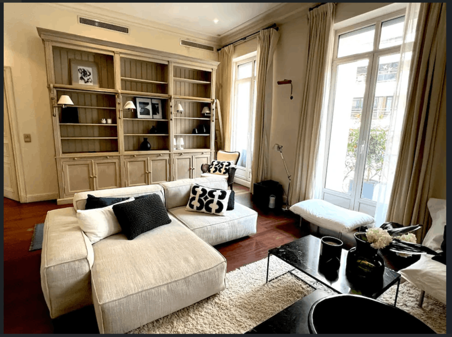 Elegant 4-Bedroom Cannes Apartment on the Croisette Near Palais
