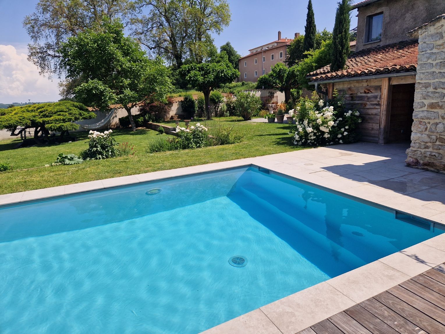 Domaine de Luxe près de Lyon : 7 Chambres, Piscine & Jardin pour Événements