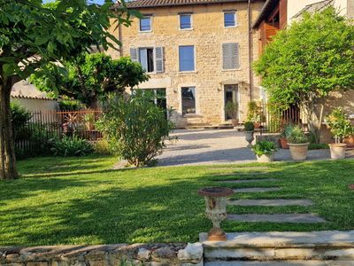 Luxury Estate Near Lyon: 7 Bedrooms, Pool & Garden for Events