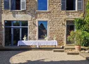 Domaine de Luxe près de Lyon : 7 Chambres, Piscine & Jardin pour Événements