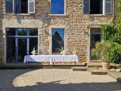 Luxury Estate Near Lyon: 7 Bedrooms, Pool & Garden for Events