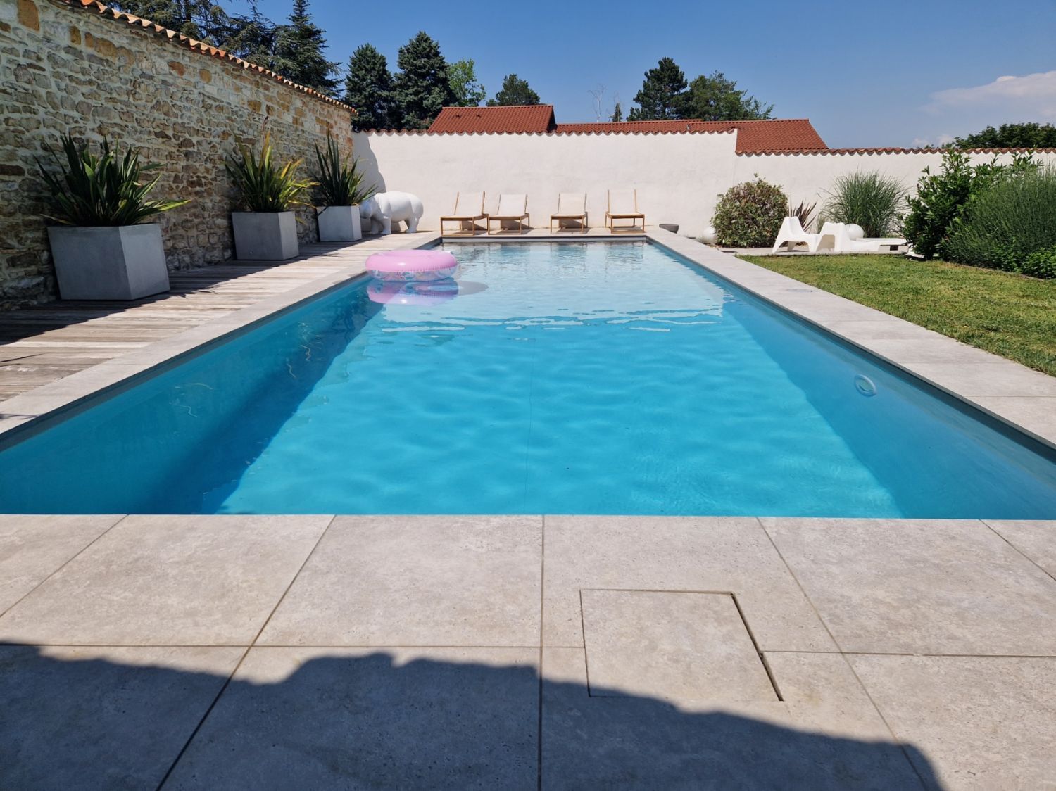 Domaine de Luxe près de Lyon : 7 Chambres, Piscine & Jardin pour Événements