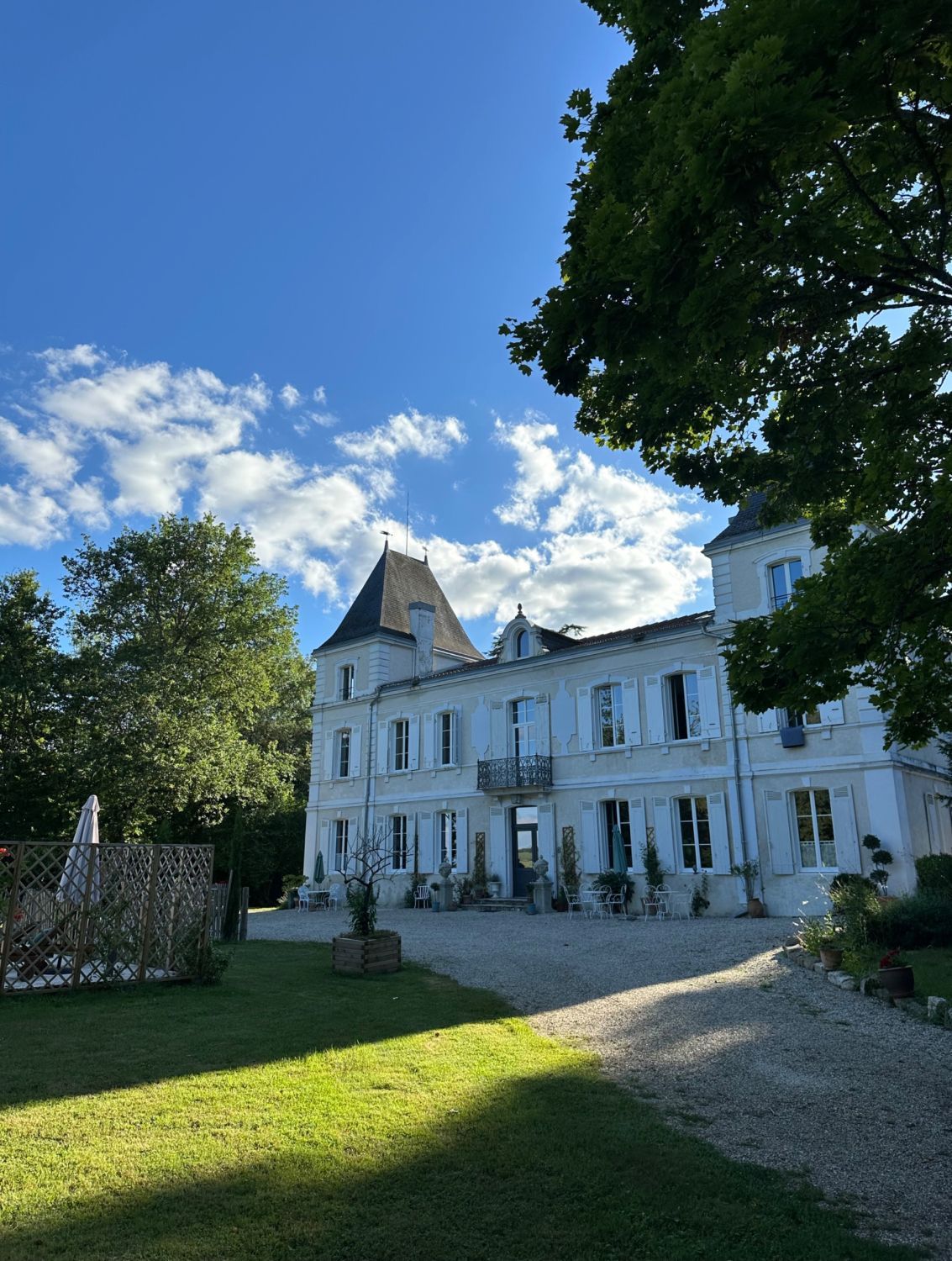 Château du 19ème siècle avec grand parc et piscine