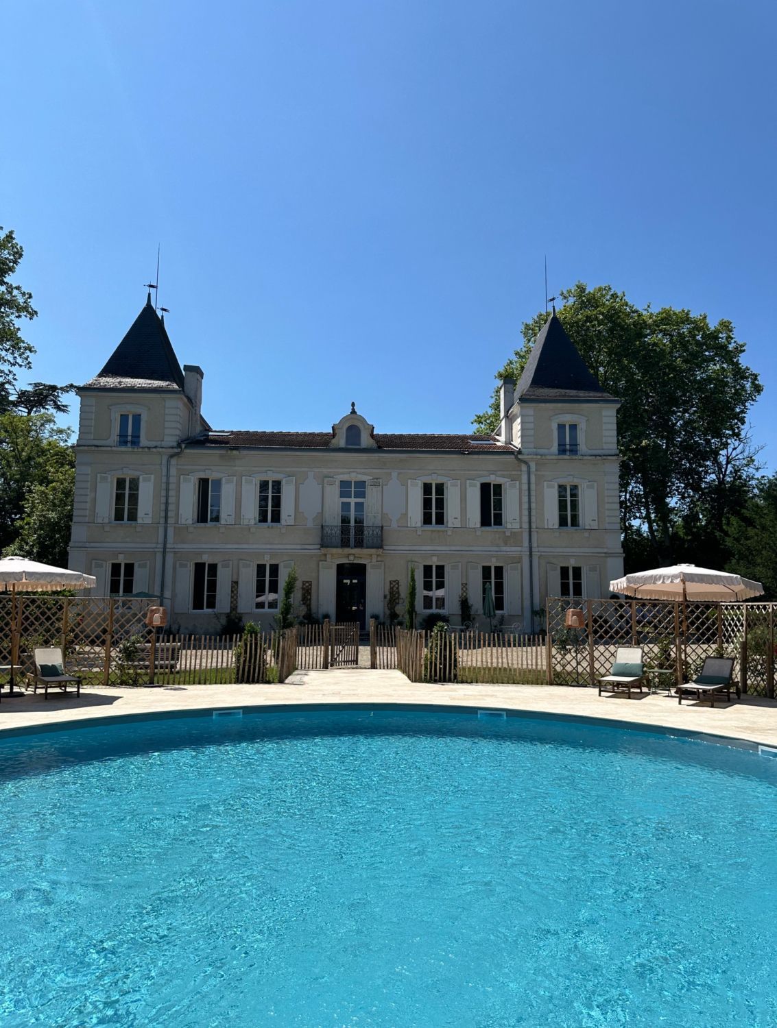Château du 19ème siècle avec grand parc et piscine