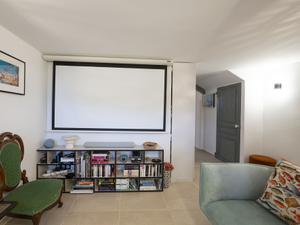 Sur les hauteurs de Marseille, la Villa Les Cactées du XXe siècle a été relookée de façon contemporaine.