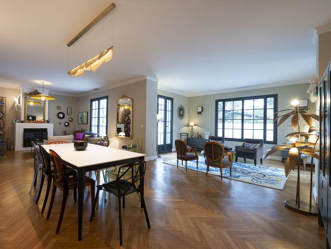 Sur les hauteurs de Marseille, la Villa Les Cactées du XXe siècle a été relookée de façon contemporaine.