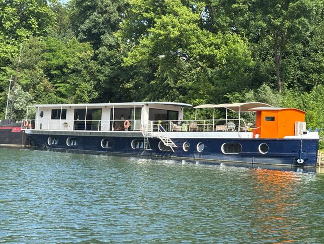 Unique Seine Barge Venue for Corporate Events & Private Functions