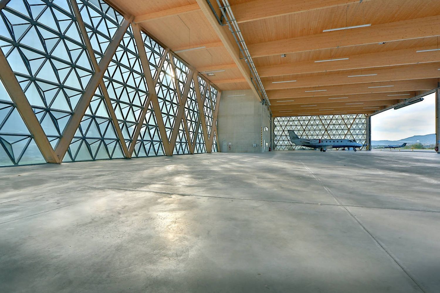 Unforgettable Event Space with Hangars & Runway Access in Cannes