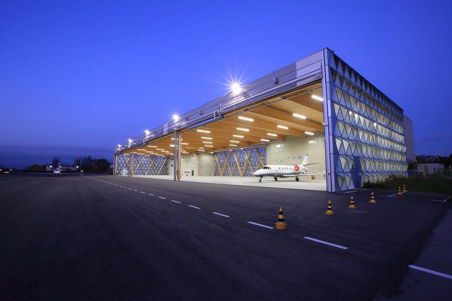 Unforgettable Event Space with Hangars & Runway Access in Cannes