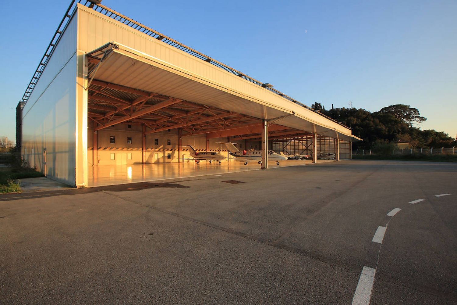 Unforgettable Event Space with Hangars & Runway Access in Cannes