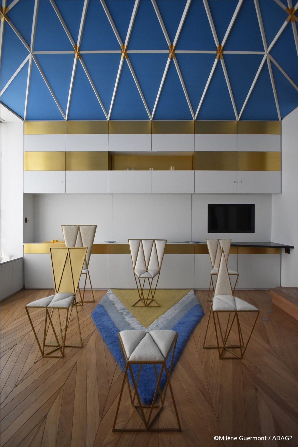 Immersive Experience in an Exclusive Art Venue in Paris