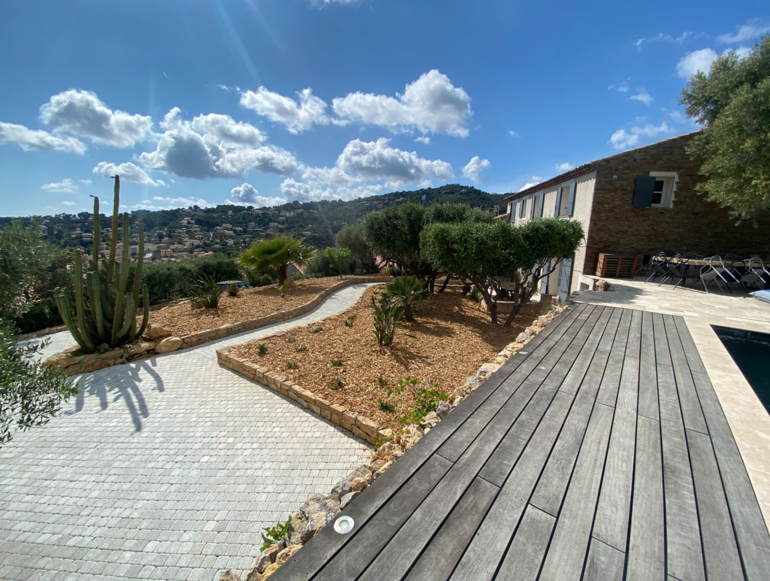 Elegant Poolside Venue with Panoramic Views in Ollioules