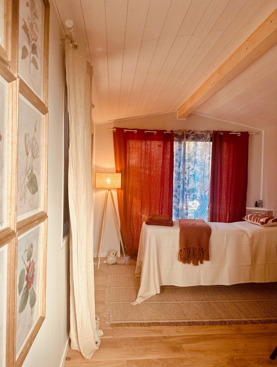 Guest House & Event Venue in Vaucluse with Treehouse & Wellness Chalet