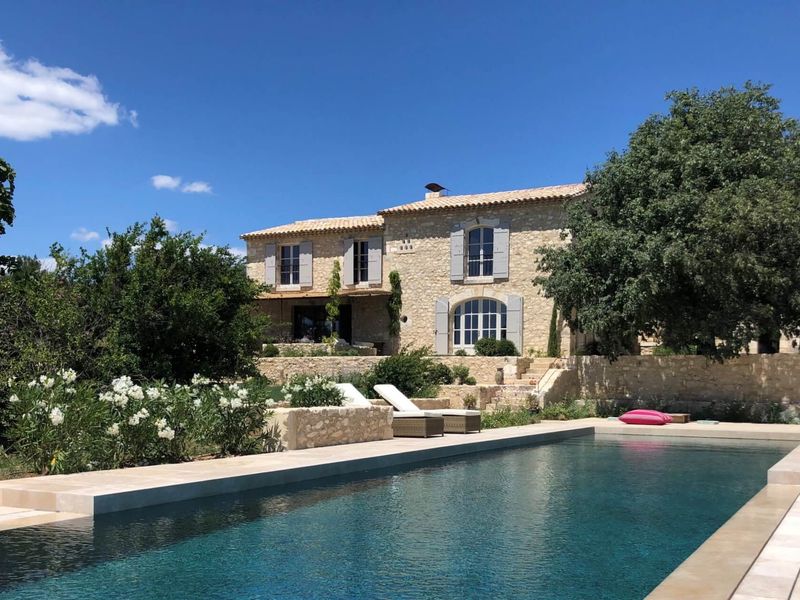 Short titles with a detailed description work best. Highlight the qualities that make your space unique!