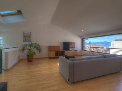 Chic Sea-View Apartment for Events Near the Palais des Festivals