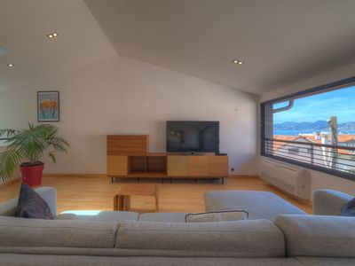 Chic Sea-View Apartment for Events Near the Palais des Festivals