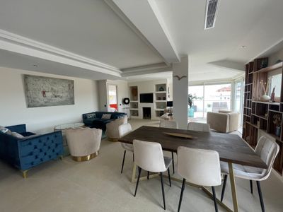 Appartement spacieux à Cannes avec terrasse et vue mer – Près du Palais