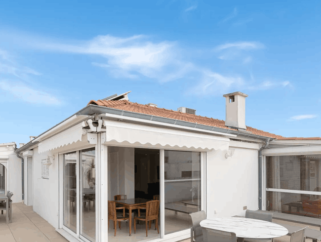 Appartement spacieux à Cannes avec terrasse et vue mer – Près du Palais