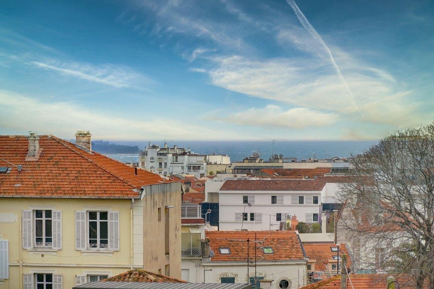 Stylish & Spacious Cannes Apartment for Small Events Near the Palais