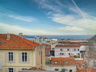 Stylish & Spacious Cannes Apartment for Small Events Near the Palais