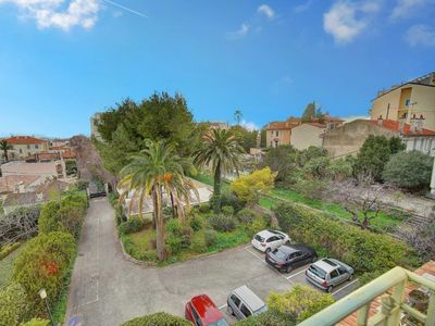 Stylish & Spacious Cannes Apartment for Small Events Near the Palais