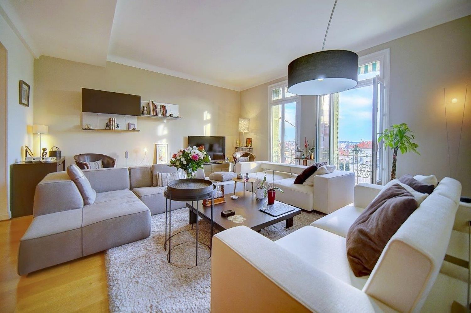 Stylish & Spacious Cannes Apartment for Small Events Near the Palais