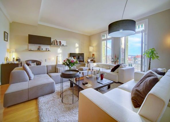 Spacious apartment, 12 min walk from the palais