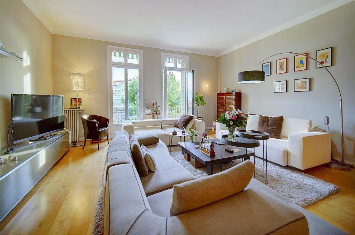 Stylish & Spacious Cannes Apartment for Small Events Near the Palais