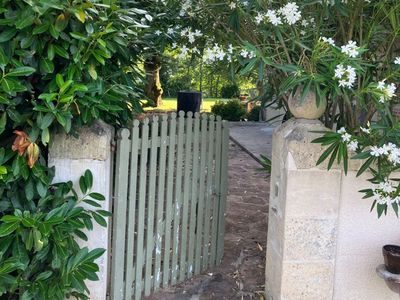 3 hectare park crossed by the river and its house