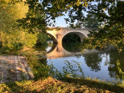 3 hectare park crossed by the river and its house