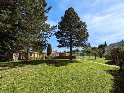 Winegrower's farmhouse with swimming pool