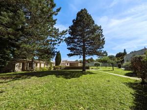 Winegrower's farmhouse with swimming pool