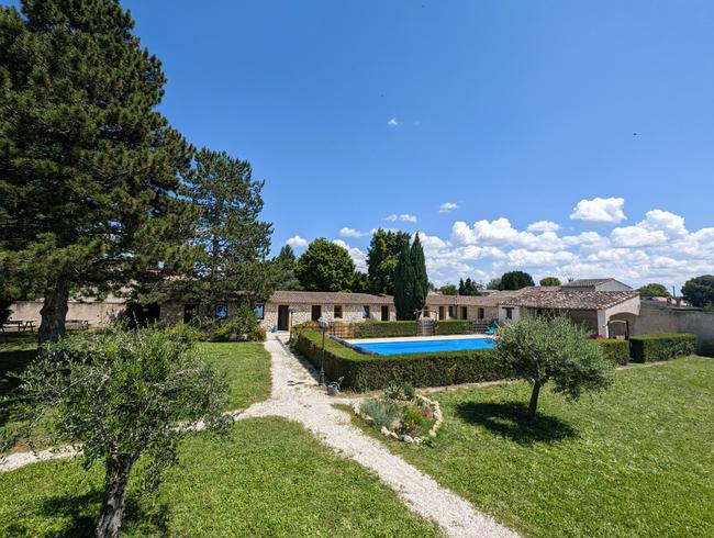 Winegrower's farmhouse with swimming pool