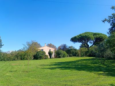 7000m² park at the gates of Aix-en-Provence, view of Sainte-Victoire