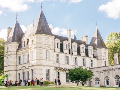 Chateau and reception barns 5 km from Chatellerault TGV station