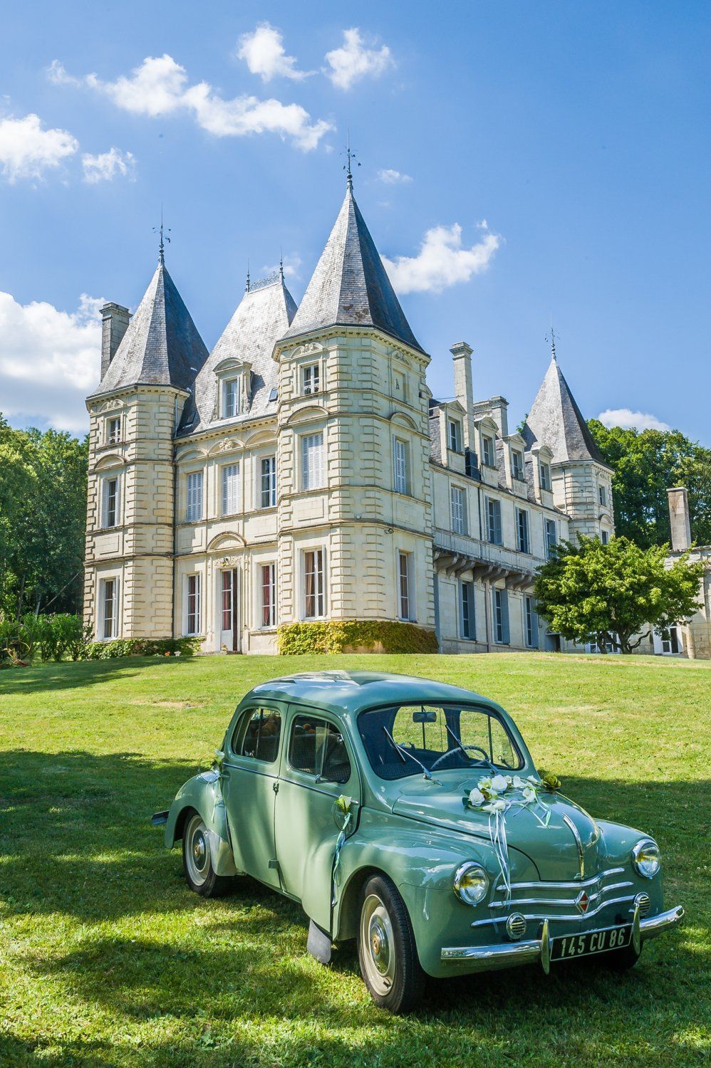 Château et granges de réception à 5 km de la gare de TGV de Chatellerault