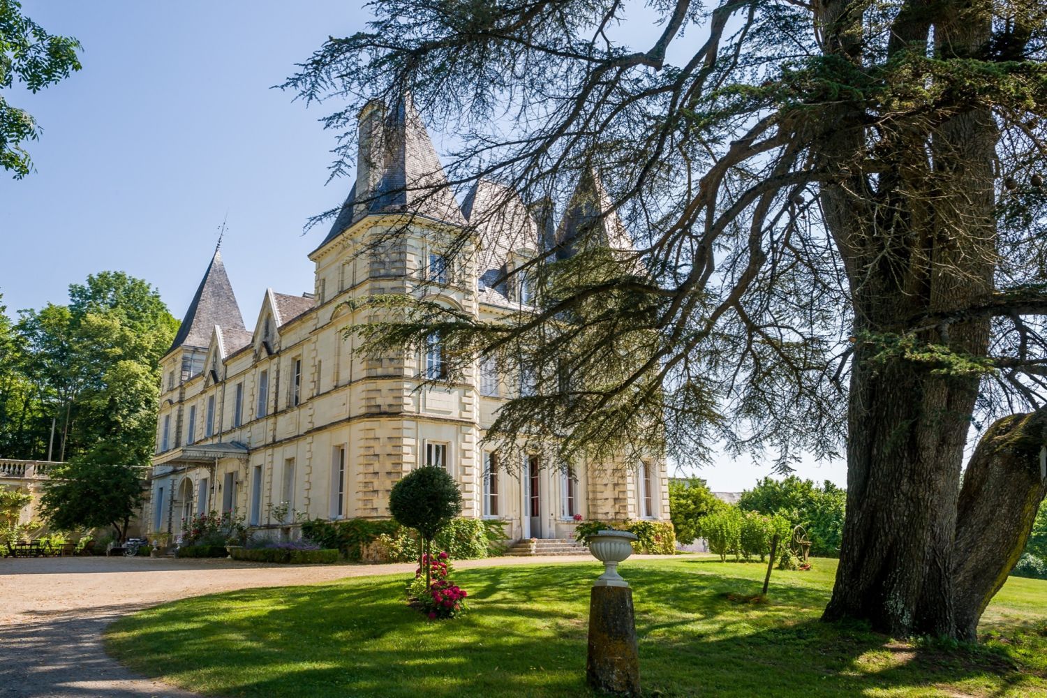 Château et granges de réception à 5 km de la gare de TGV de Chatellerault