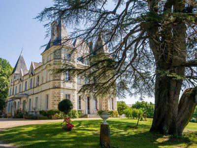 Chateau and reception barns 5 km from Chatellerault TGV station
